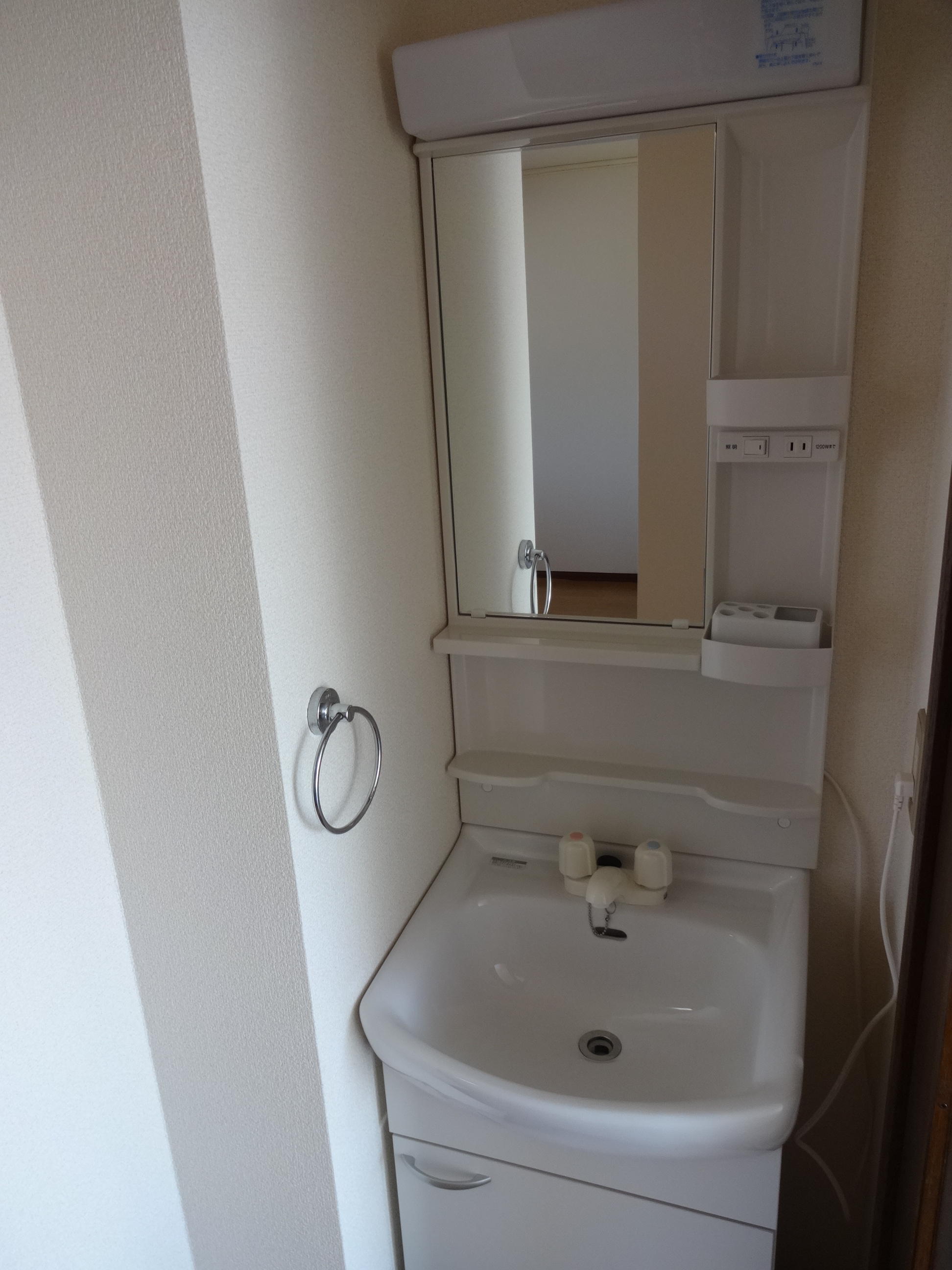 スリムなタイプの洗面台です